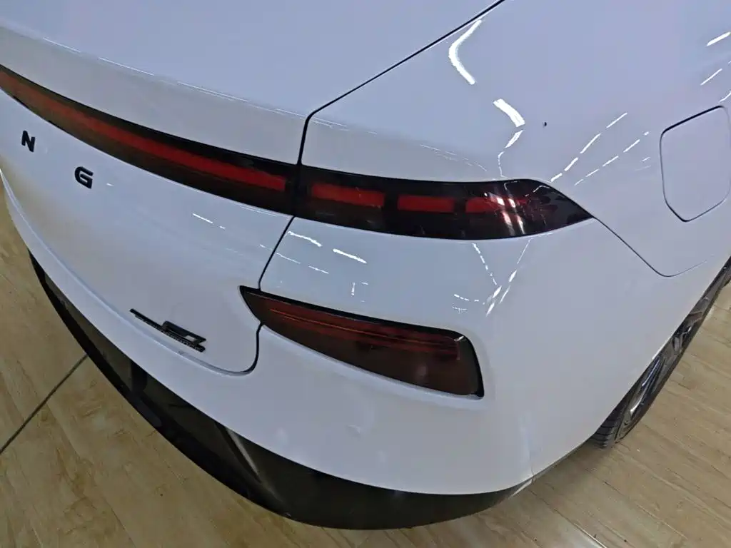 XPeng P7 — миниатюра 8
