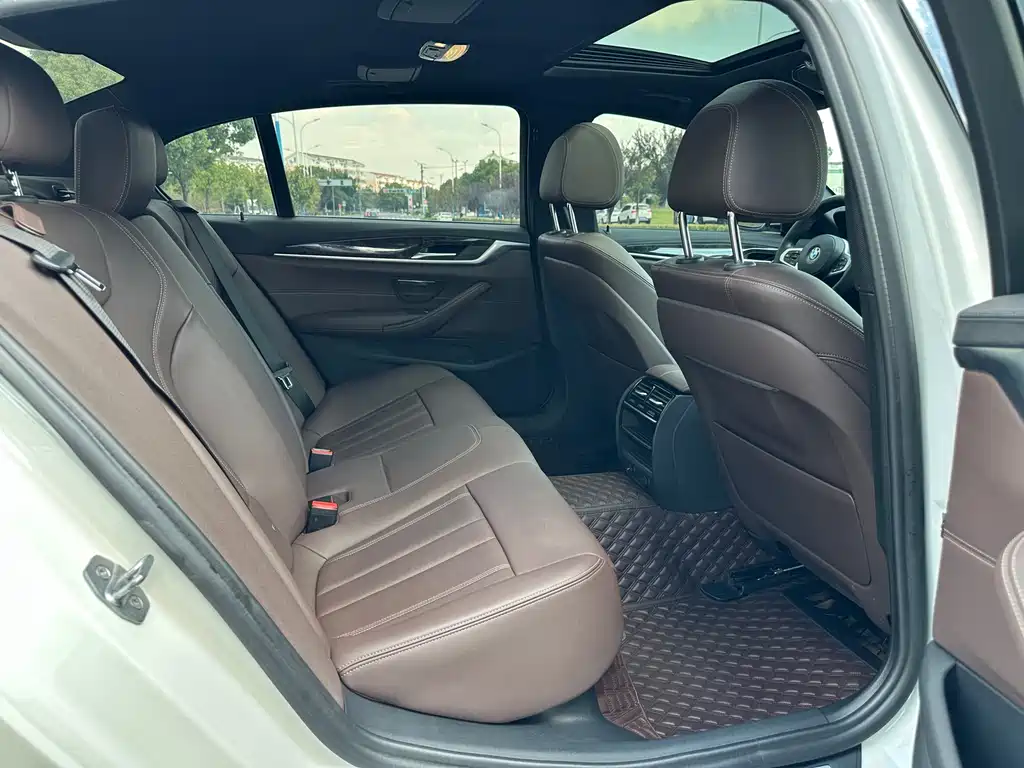 BMW 5 Series — миниатюра 20