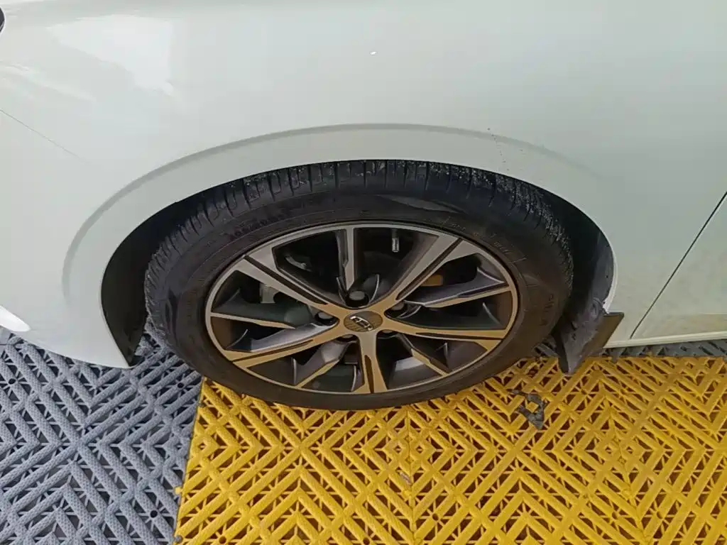 Geely Emgrand — миниатюра 23
