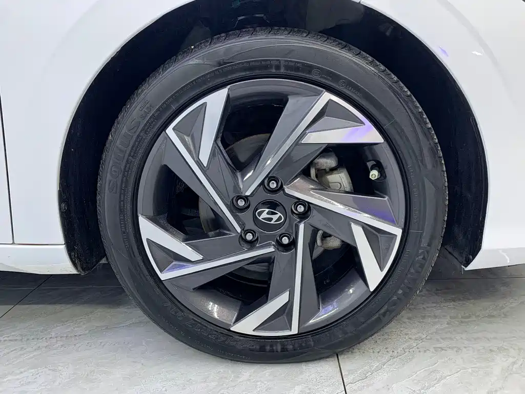 Hyundai Elantra — миниатюра 18
