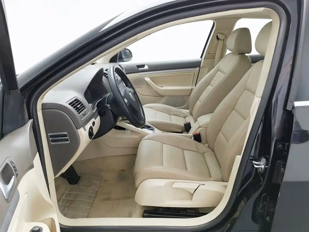 Volkswagen Sagitar 2010 1.4TSI AT