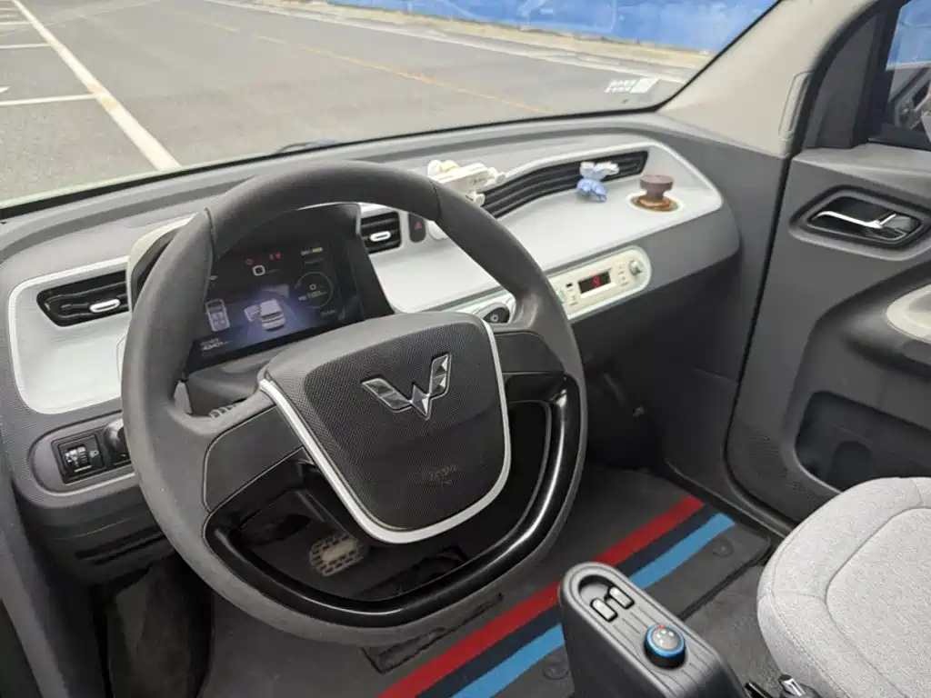 Wuling MINIEV — миниатюра 10