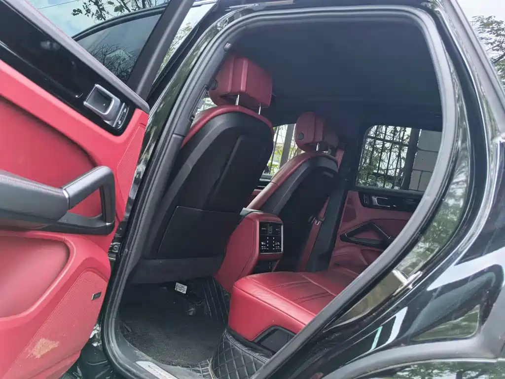 Porsche Cayenne — миниатюра 6