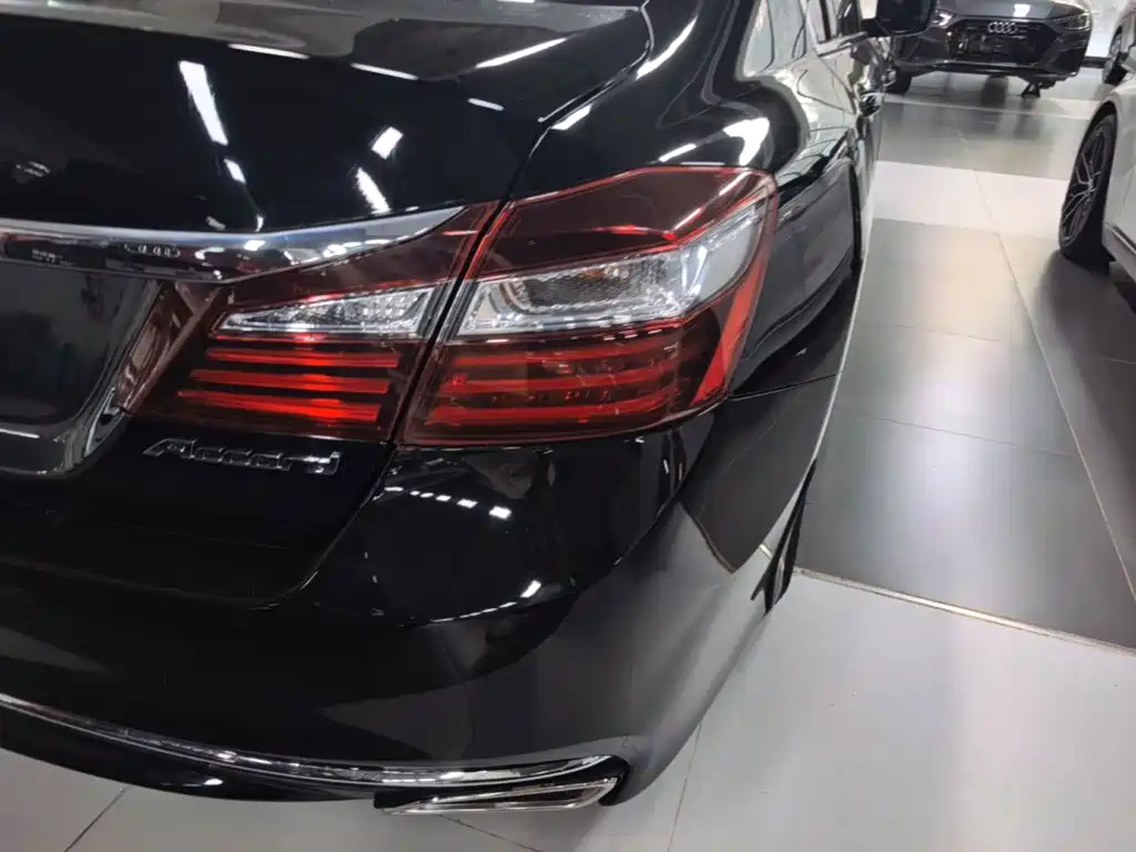 Honda Accord — миниатюра 8