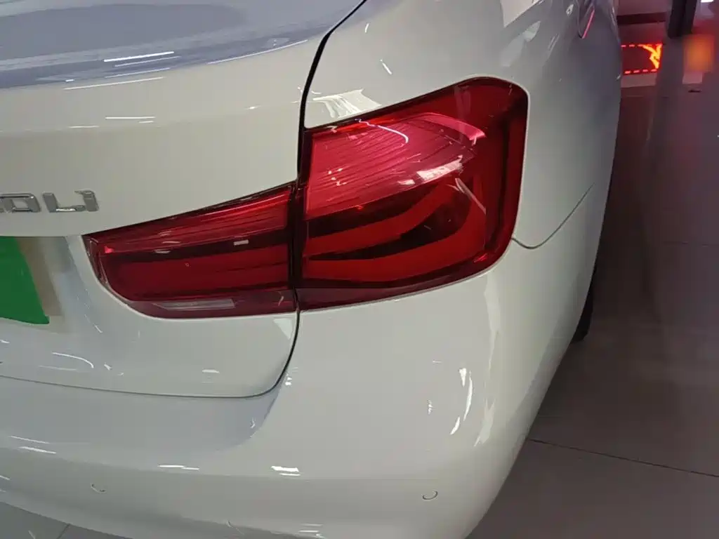 BMW 3 Series — миниатюра 8