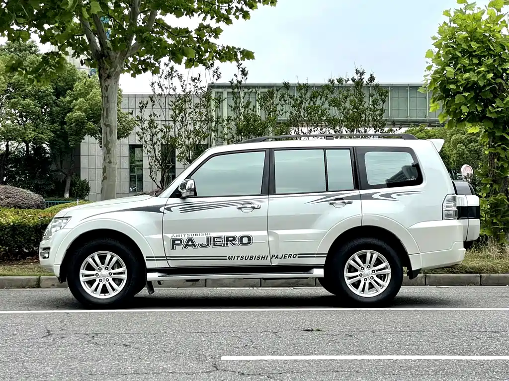 Mitsubishi Pajero (Import) — миниатюра 7