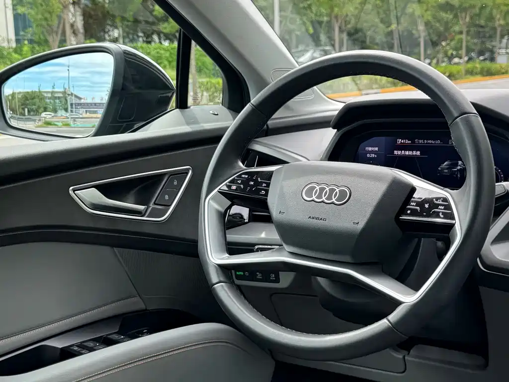 Audi Q5 e-tron — миниатюра 23