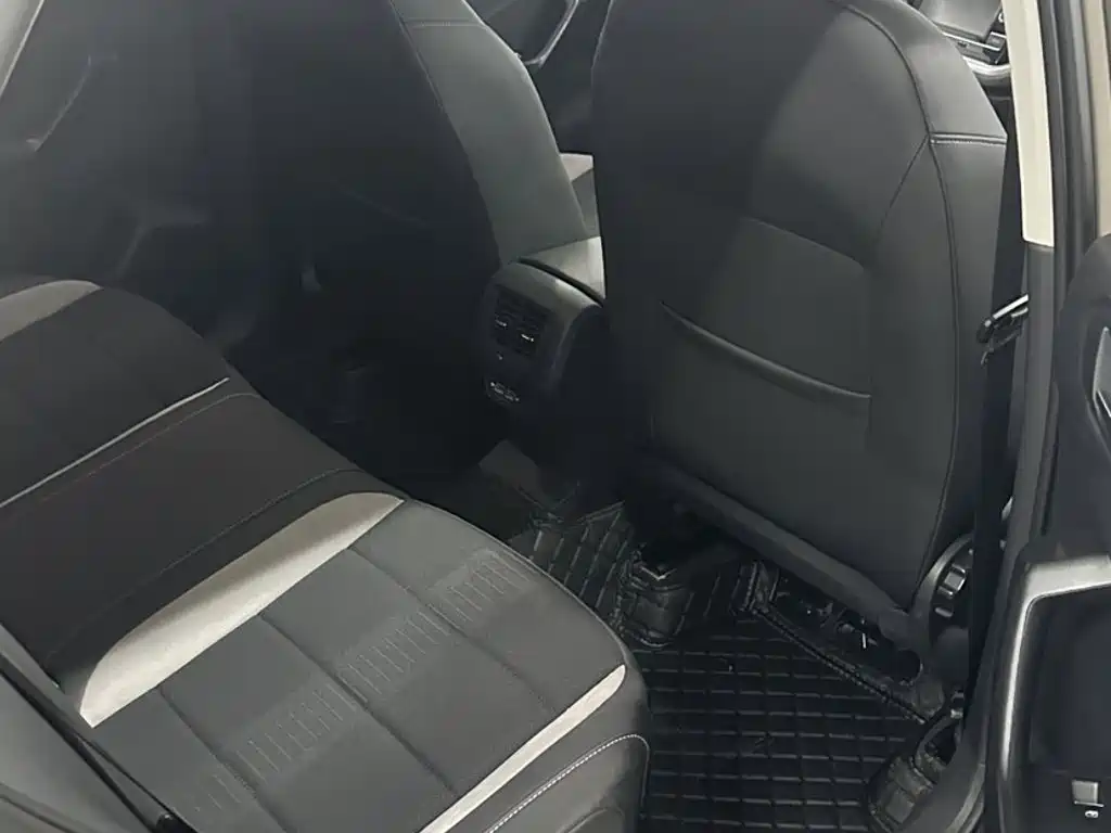 Volkswagen T-Roc — миниатюра 12