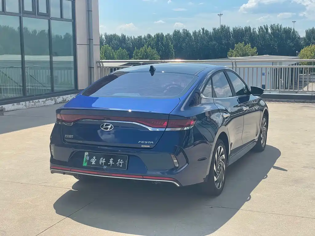 Hyundai Fista EV — миниатюра 5