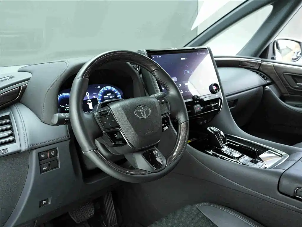 Toyota Alphard — миниатюра 7