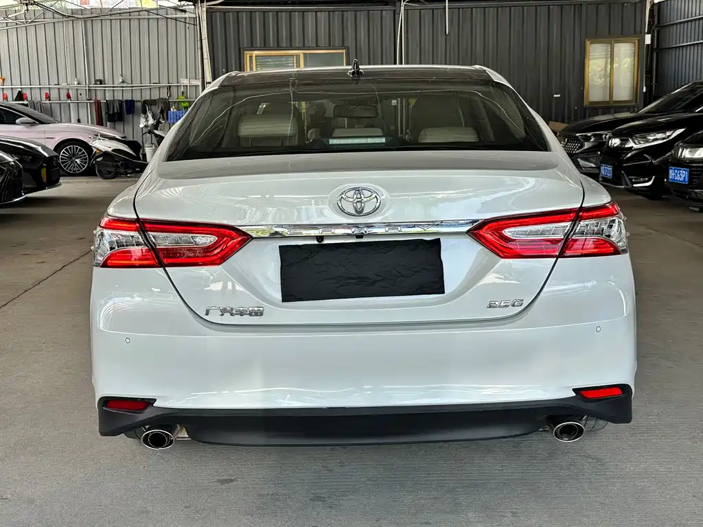 Toyota Camry — миниатюра 13