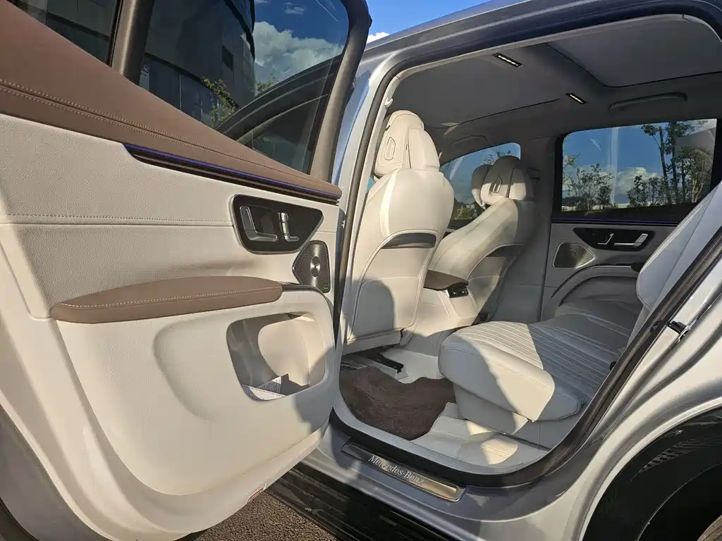 Mercedes-Benz EQS SUV — миниатюра 9