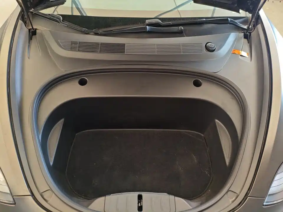 Tesla Model 3 — миниатюра 7