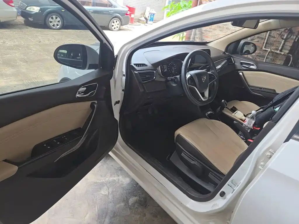 Baojun 310W — миниатюра 16