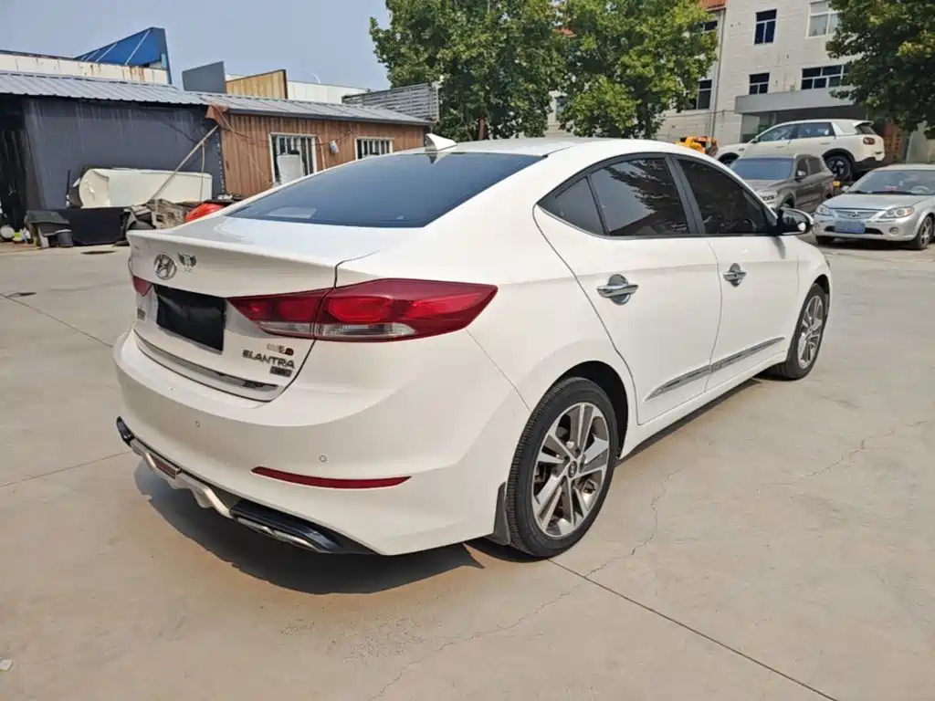 Hyundai Elantra — миниатюра 7