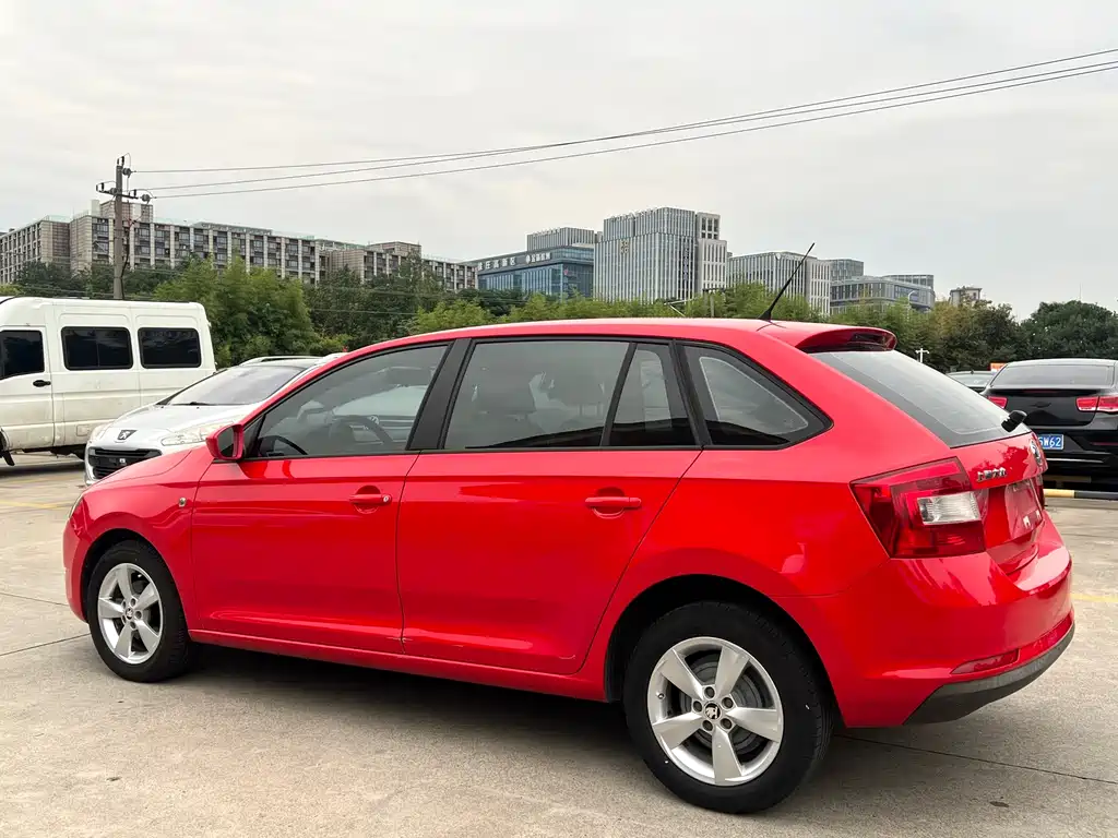 Skoda Rapid Spaceback — миниатюра 12