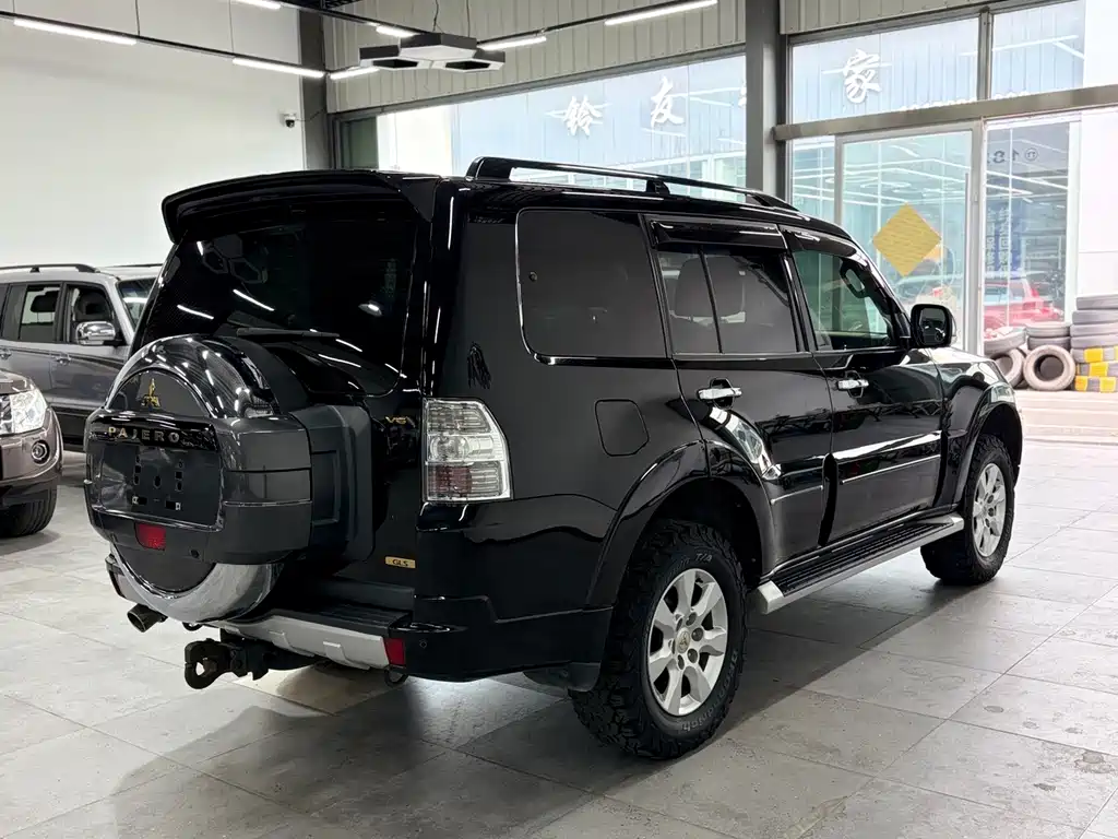 Mitsubishi Pajero (Import) — миниатюра 5