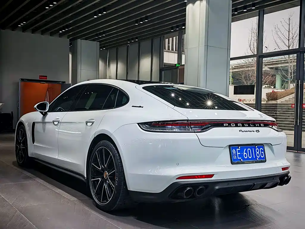 PORSCHE PANAMERA