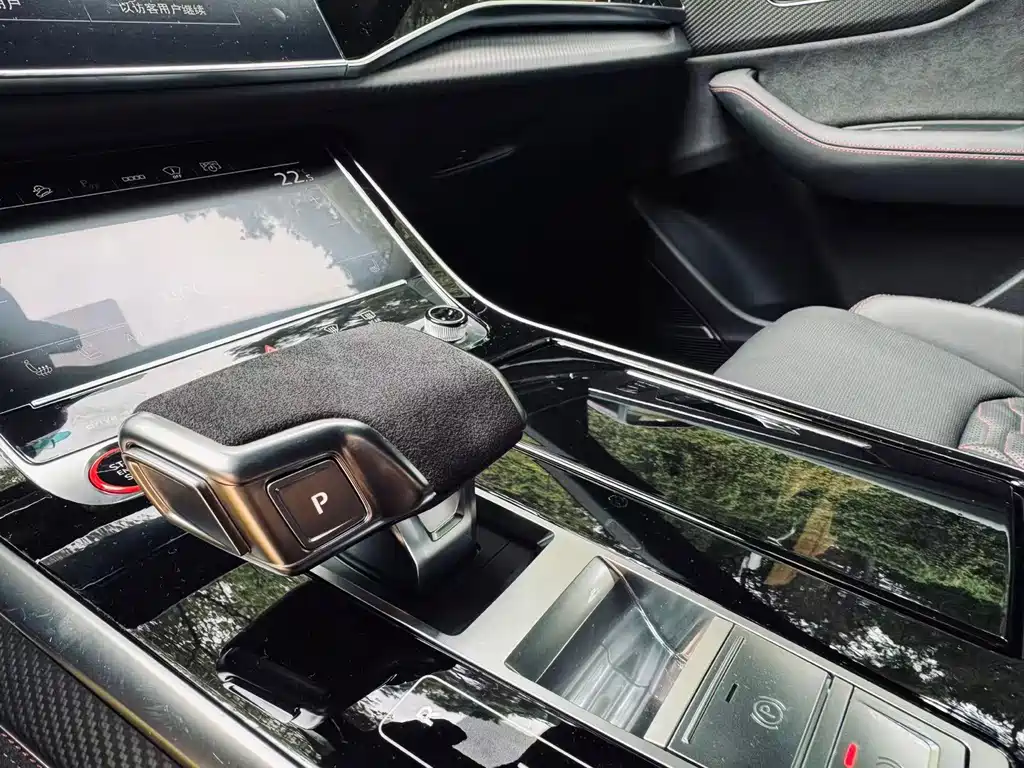 Audi RS Q8 — миниатюра 13