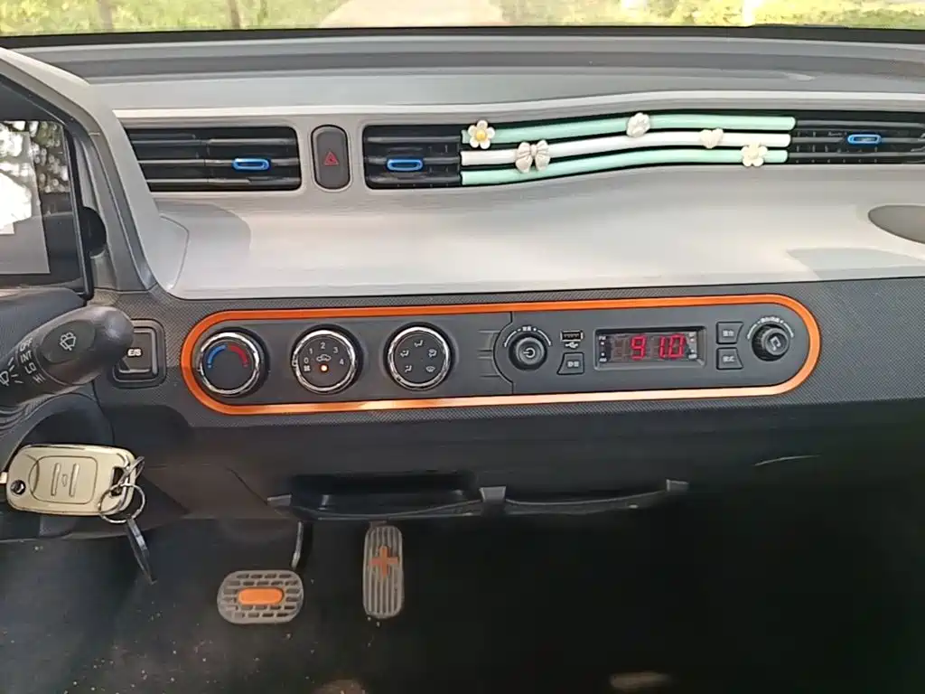 Wuling MINIEV — миниатюра 13