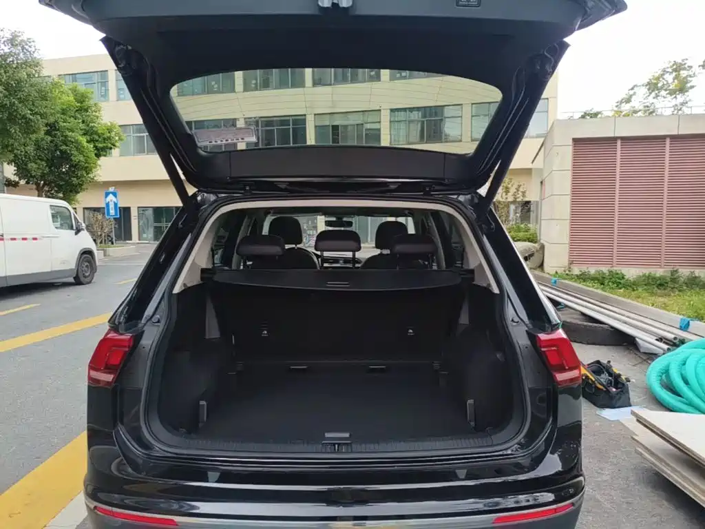Volkswagen Tiguan L — миниатюра 19