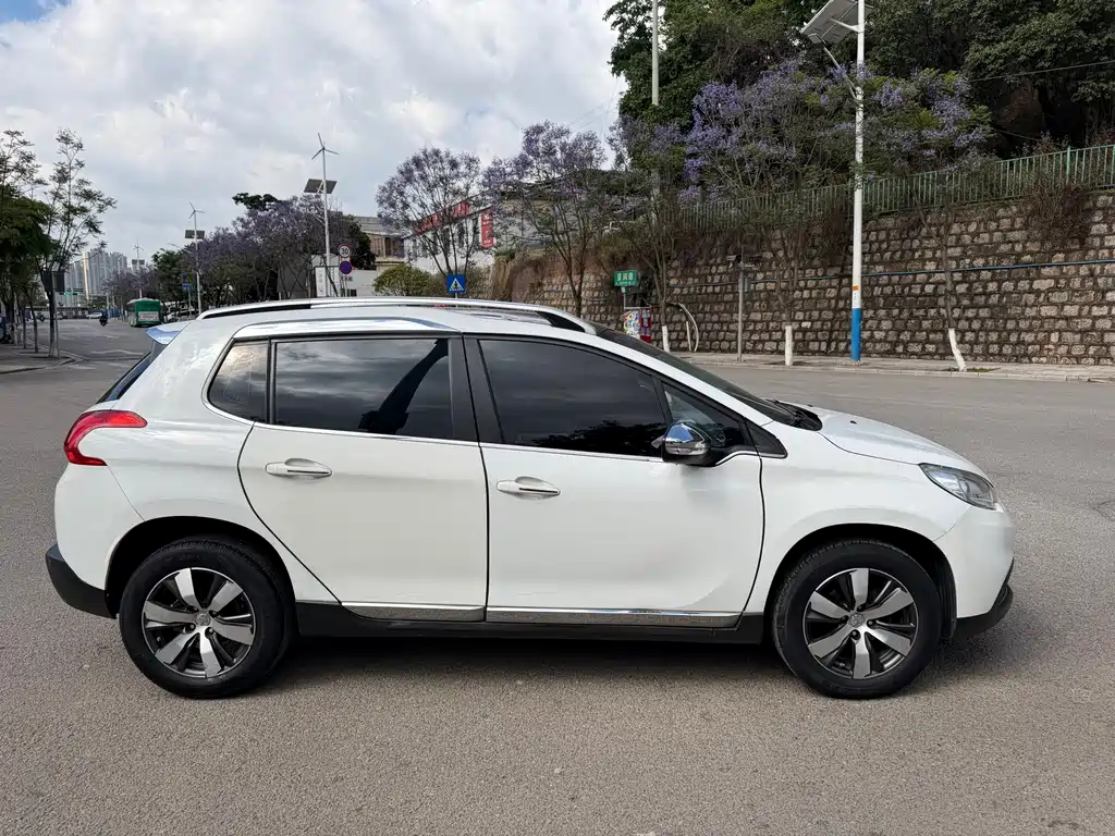 Peugeot 2008 2014 1.6L AT