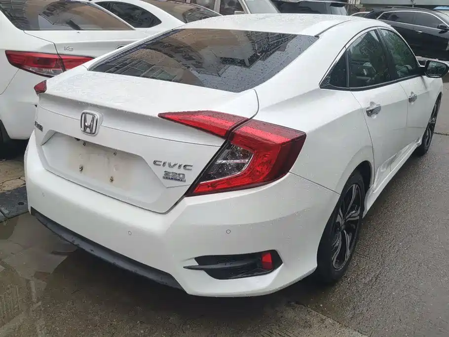 Honda Civic 2016 220TURBO CVT Luxury