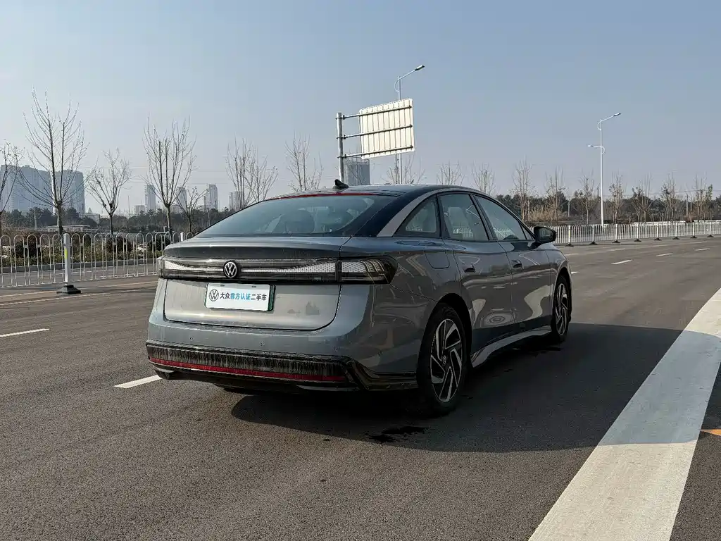 VOLKSWAGEN ID.7 VIZZION