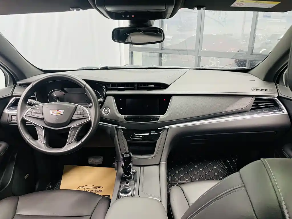 CADILLAC XT5