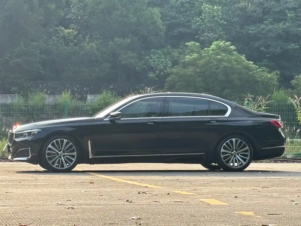 BMW 7 Series — миниатюра 4
