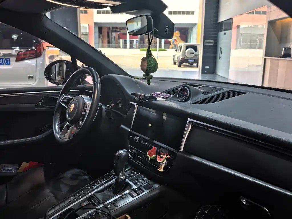 Porsche Macan — миниатюра 8