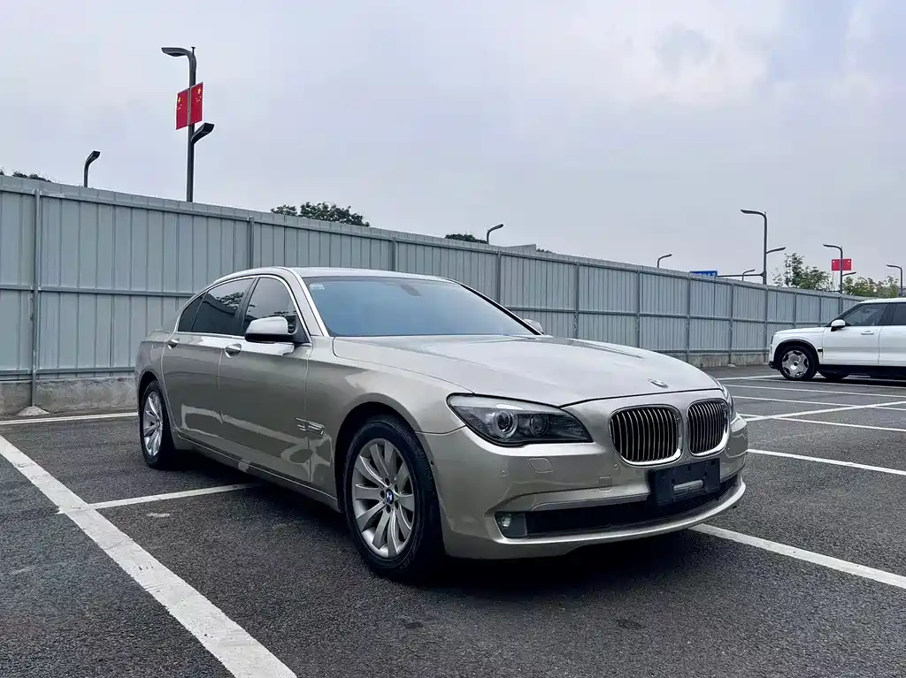 BMW 7 Series — миниатюра 3