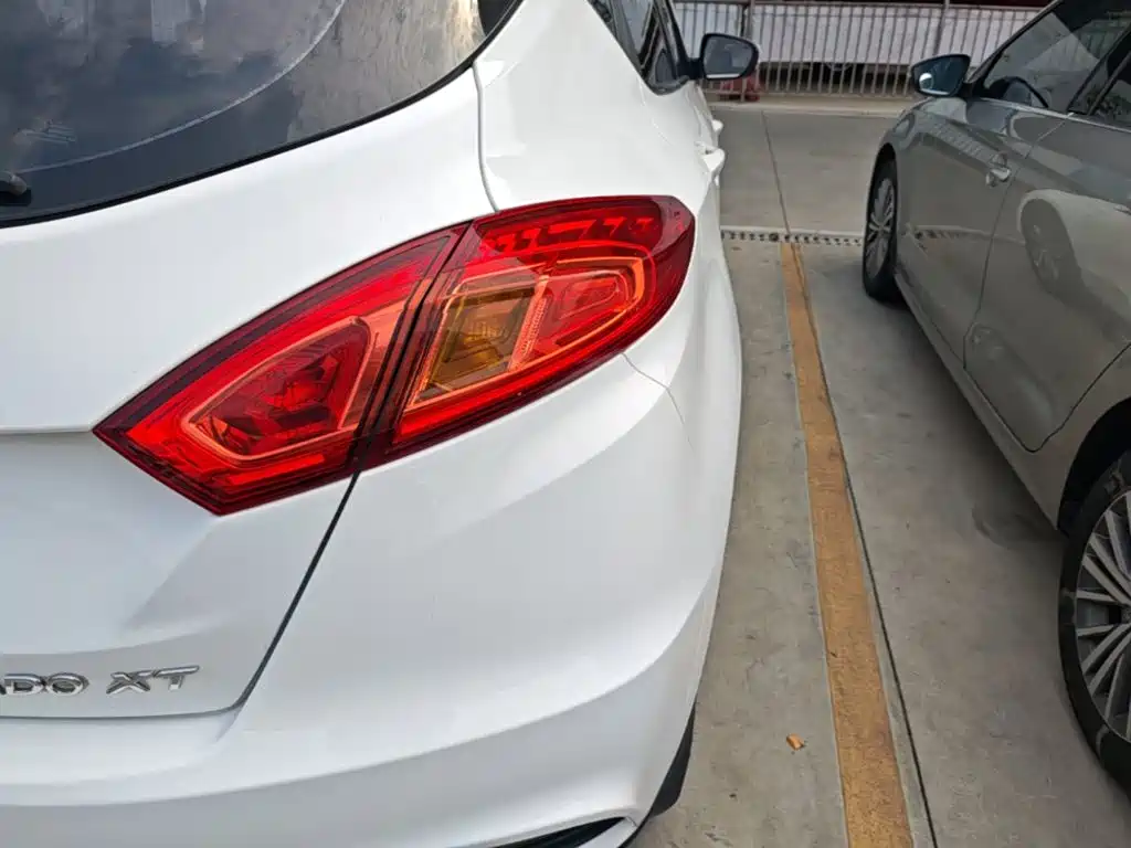 Changan EadoXT XT 2015 1.6L MT V