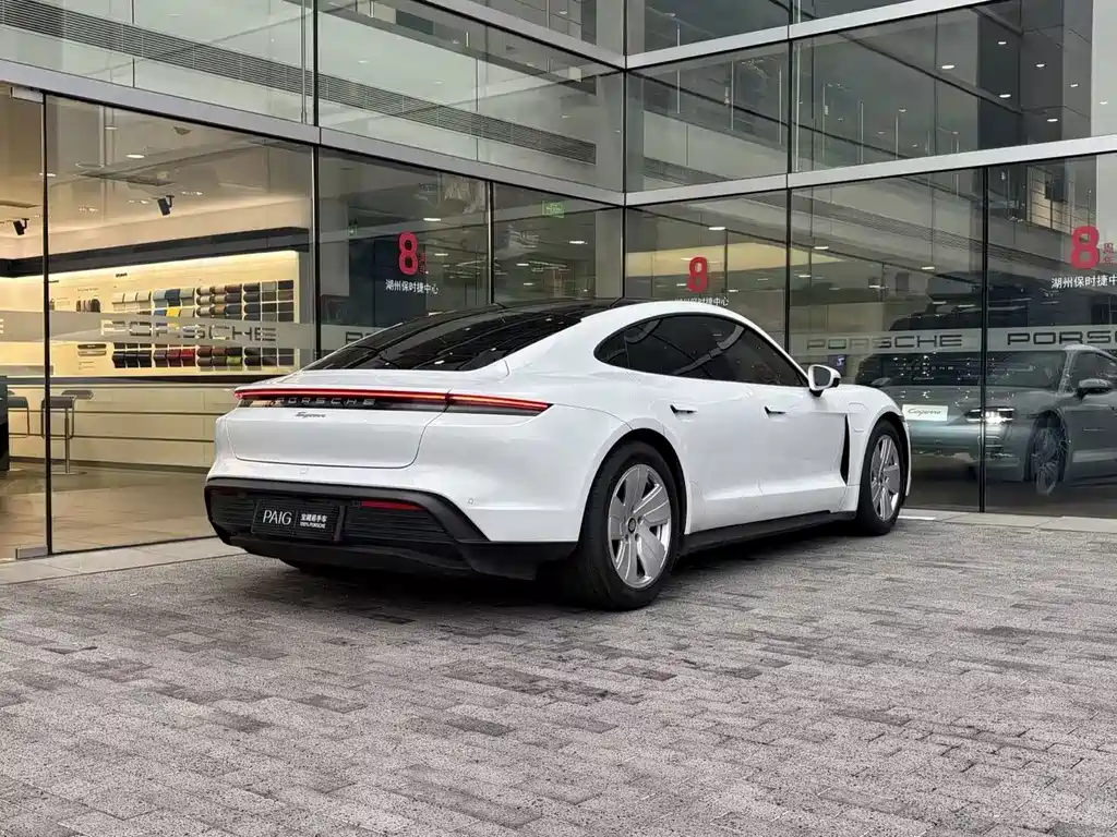Porsche Taycan — миниатюра 5