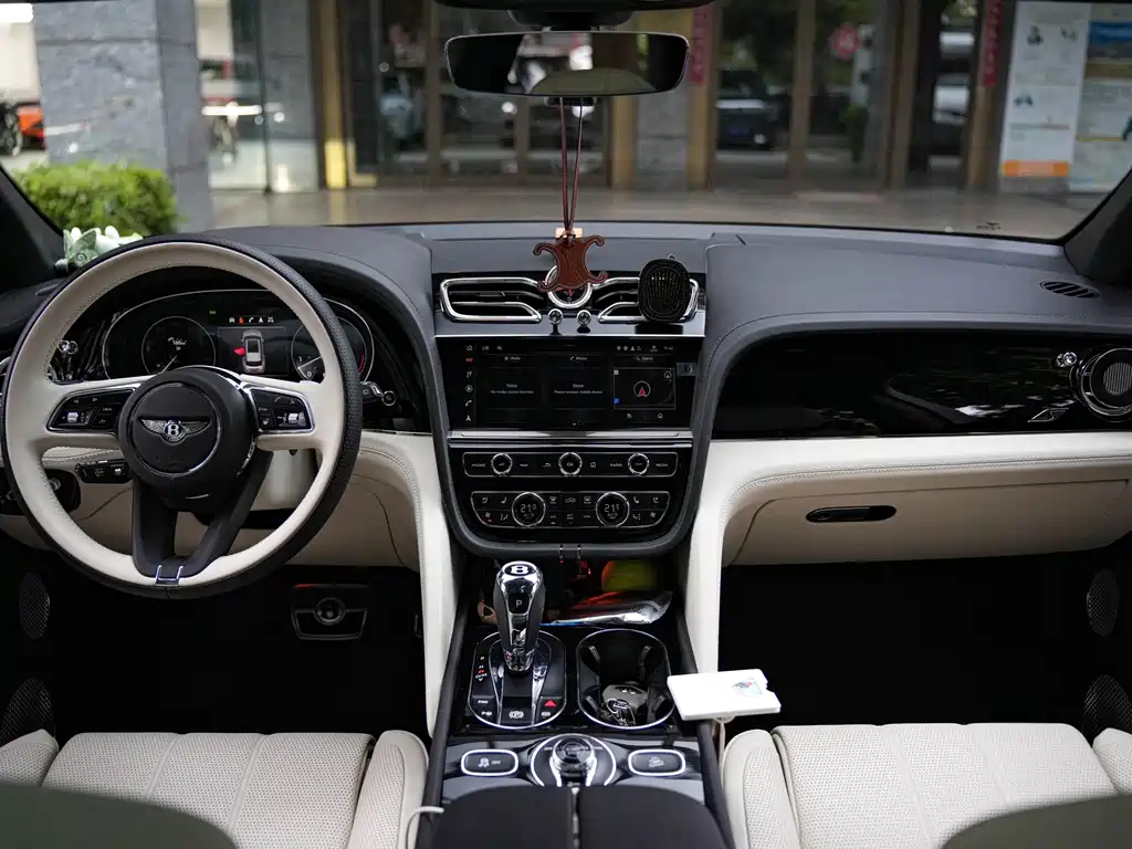 Bentley Bentayga — миниатюра 12