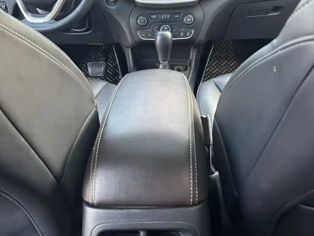 Jeep Cherokee — миниатюра 12