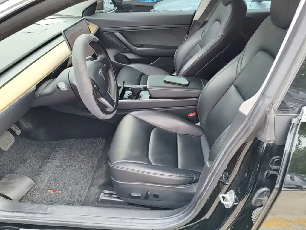 Tesla Model 3 — миниатюра 15