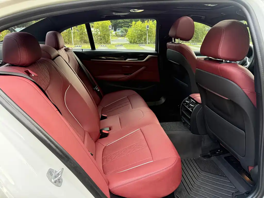 BMW 5 Series — миниатюра 15