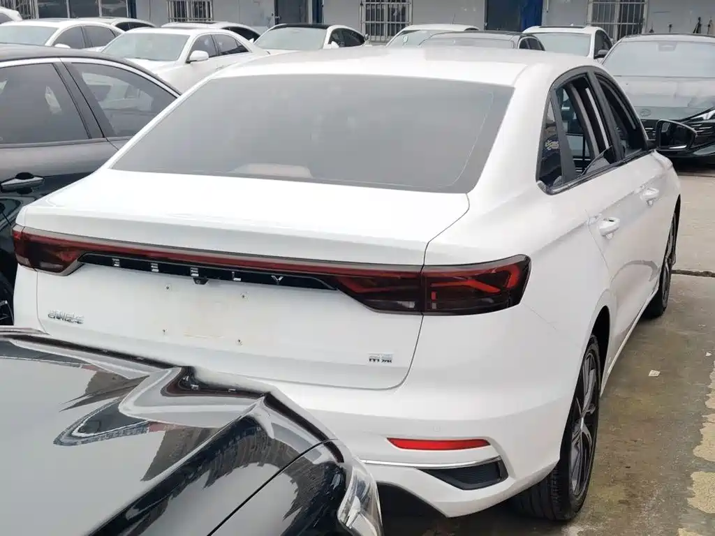 Geely Emgrand — миниатюра 10