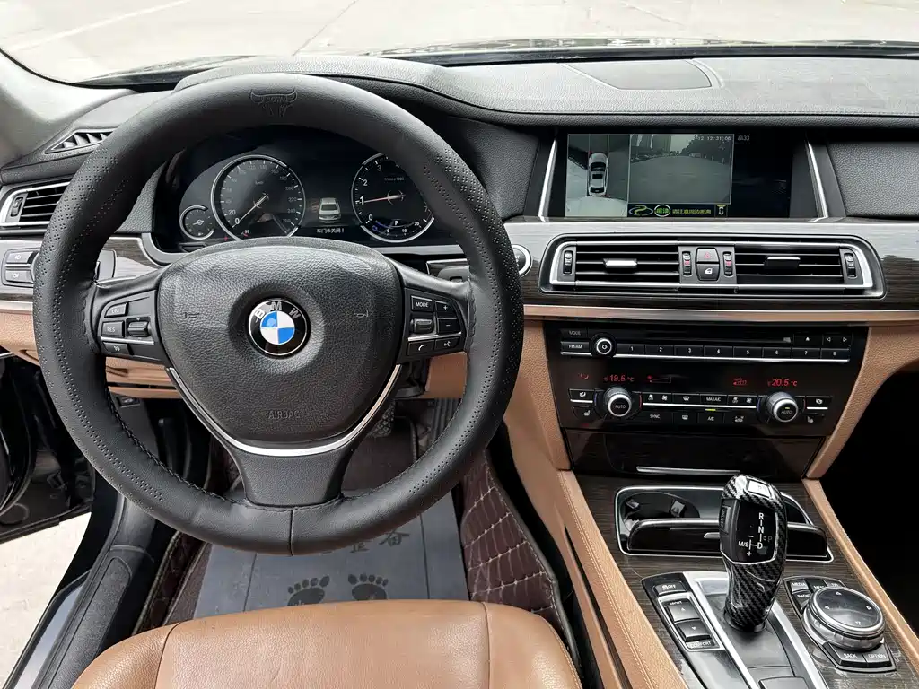 BMW 7 Series — миниатюра 14