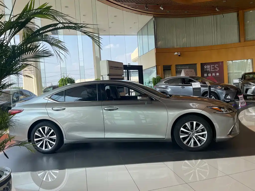 Lexus ES — миниатюра 5