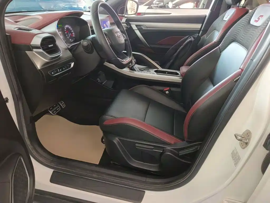 Geely Binyue — миниатюра 15