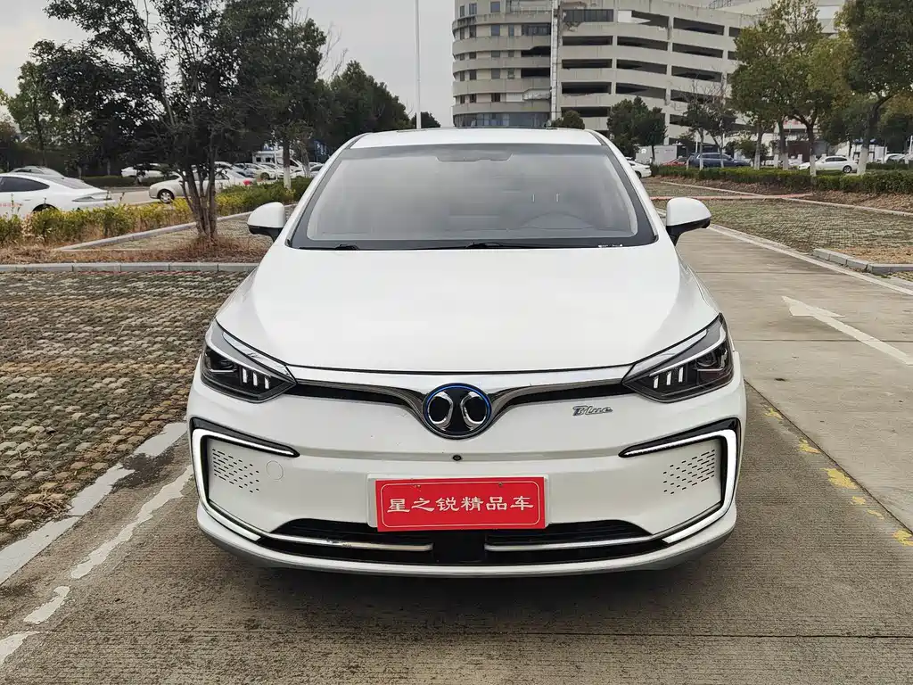 BAIC BEIJING EU5