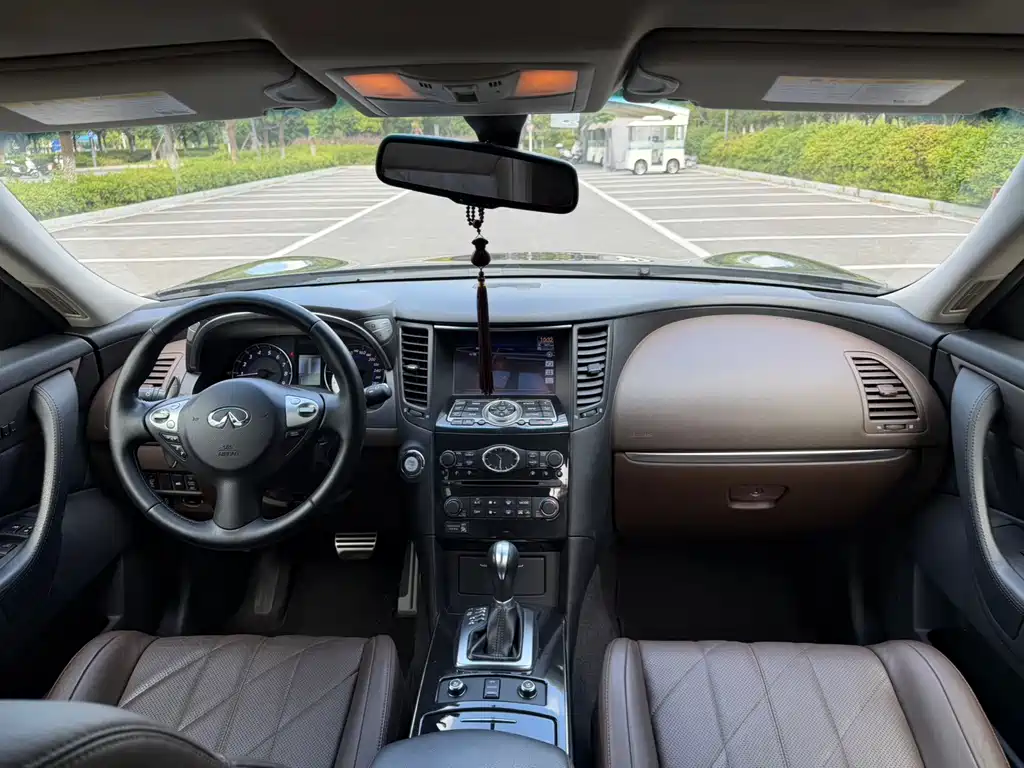 Infiniti QX70 — миниатюра 11