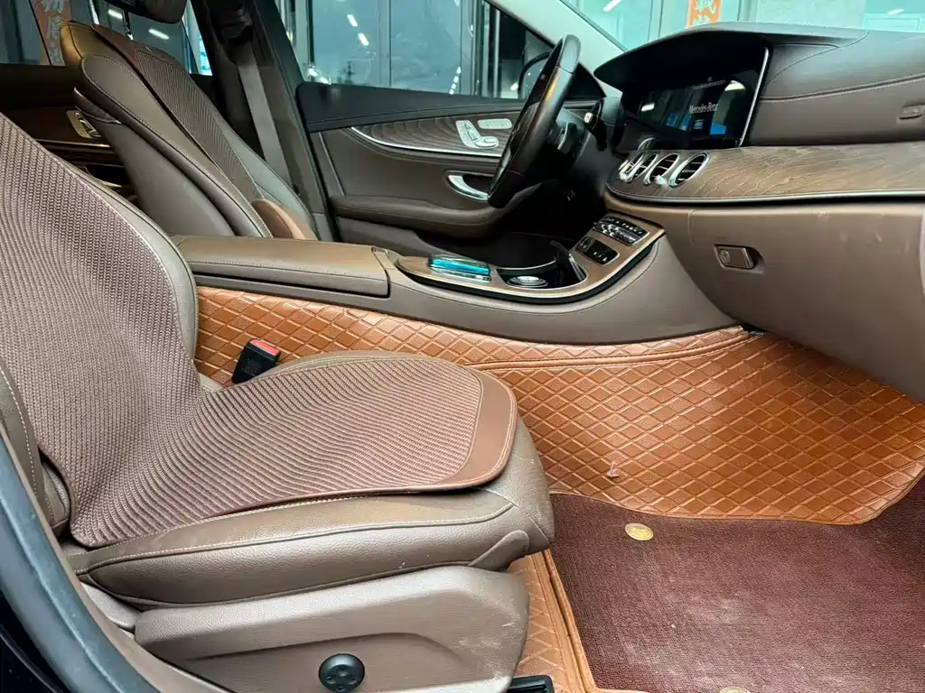 Mercedes-Benz E-Class — миниатюра 9