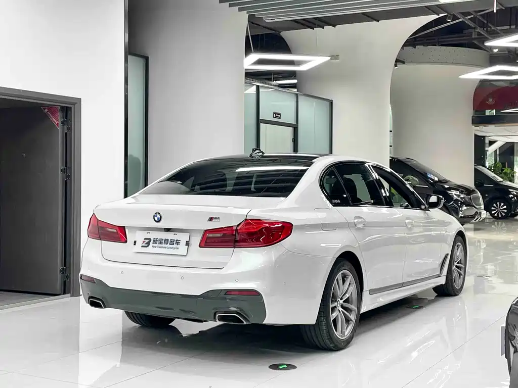 BMW 5 Series — миниатюра 17