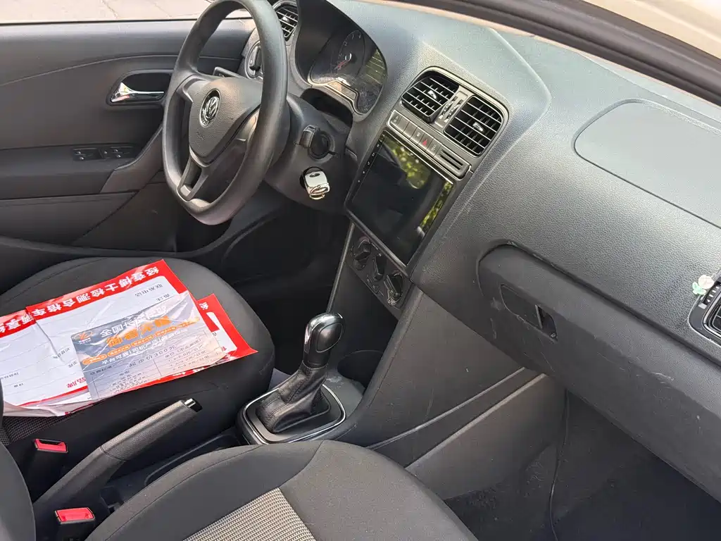 Volkswagen Polo 2018 1.5L AT