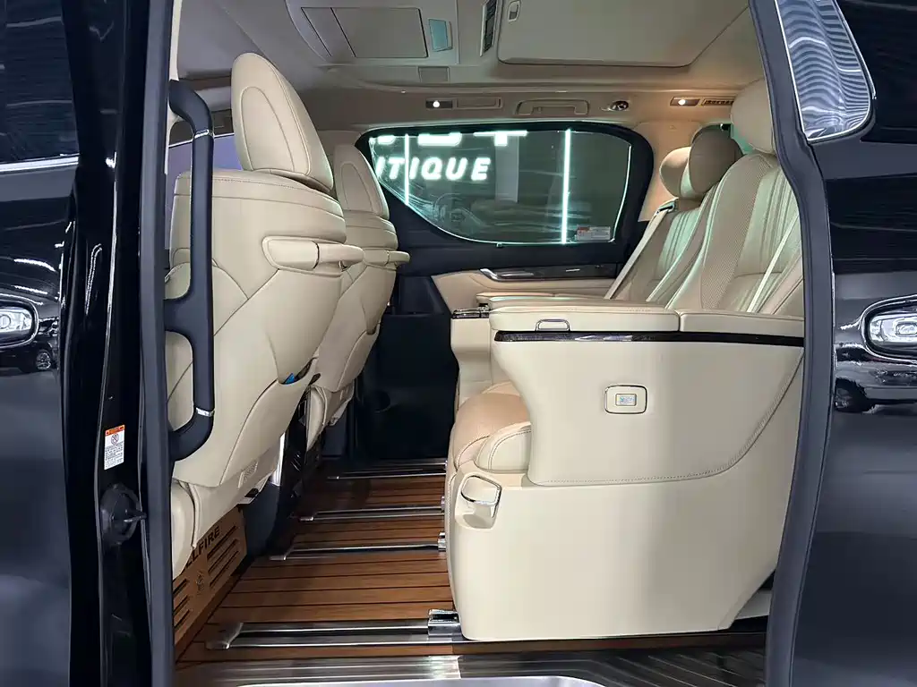 Toyota Vellfire 2020 2.5L HV Luxury