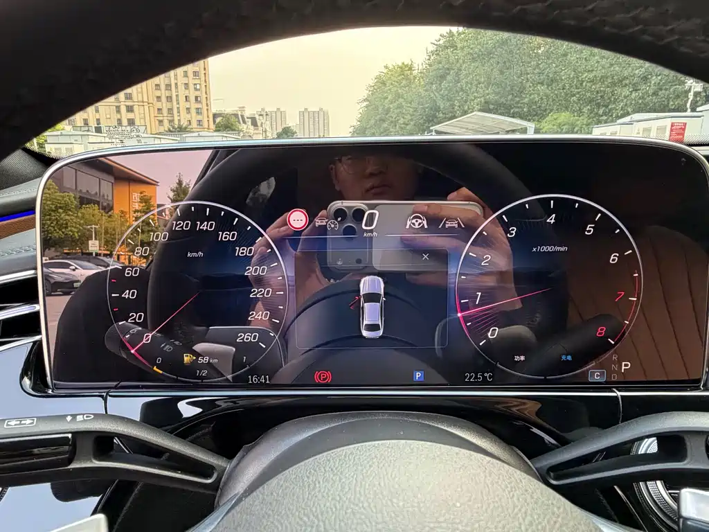 Mercedes-Benz E-Class — миниатюра 16