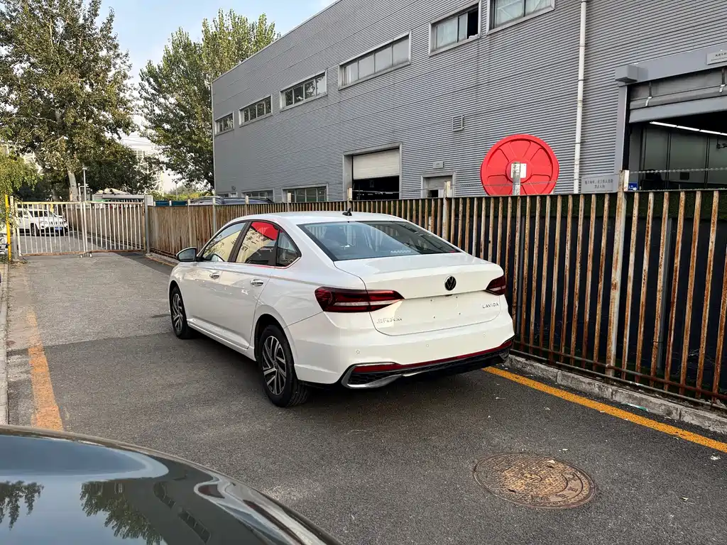 Volkswagen Lavida — миниатюра 3